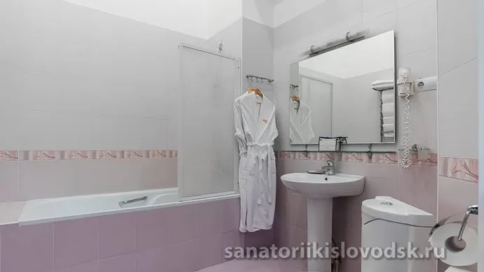 Пансионат Шаляпин Кисловодск. 2 местный 2 комнатный Люкс №1,3,8,11, Корпус Б