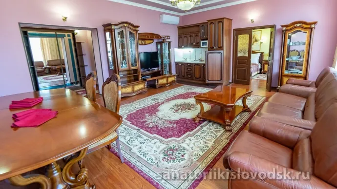 Санаторий Центросоюз Кисловодск. 2 местный 3 комнатный Апартамент 401, 501