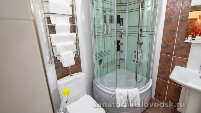 Санаторий Центросоюз Кисловодск. 2 местный 3 комнатный Апартамент 401, 501