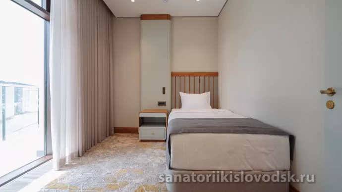 Санаторий Источник Кисловодск. 3 местный 2 комнатный Сюит (67 м²)